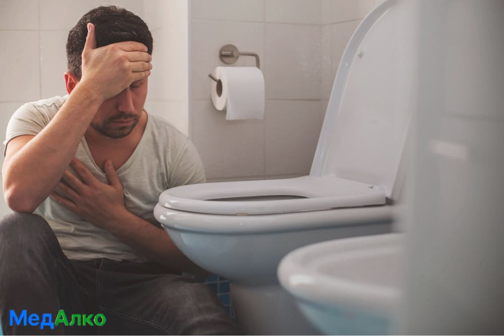 Мужчина требуется детоксикация в клинике "МедАлко"
